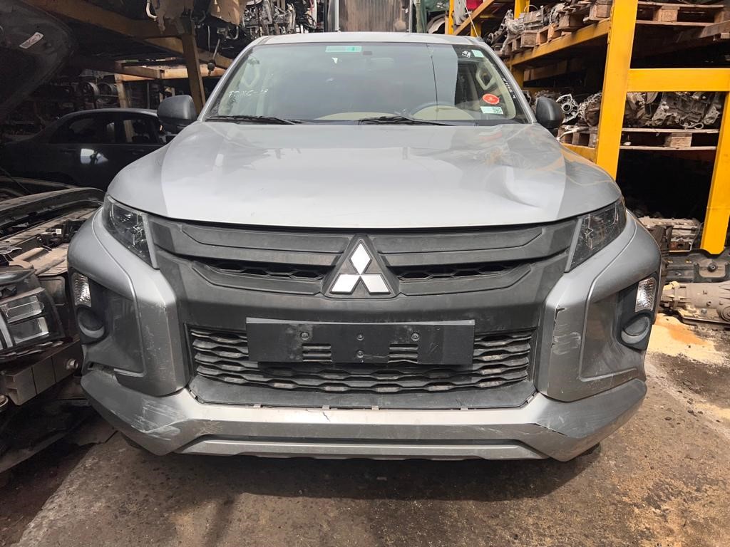 Mitsubishi L200 WORK CR 2.4LTS., D/CAB., 4x2 , T. DIESEL. 2019